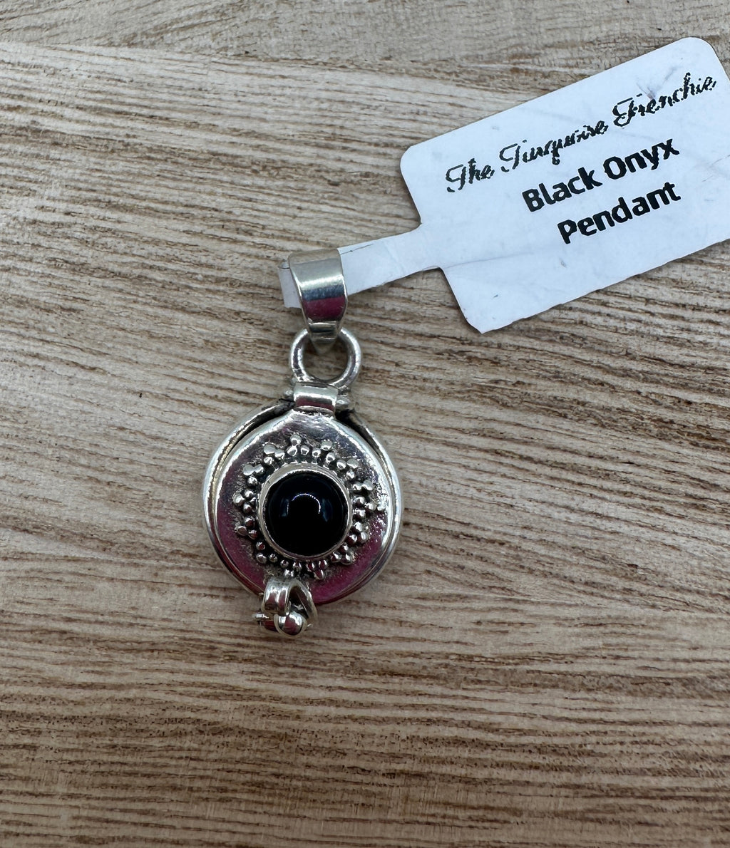 Black Onyx Poisson Pendant