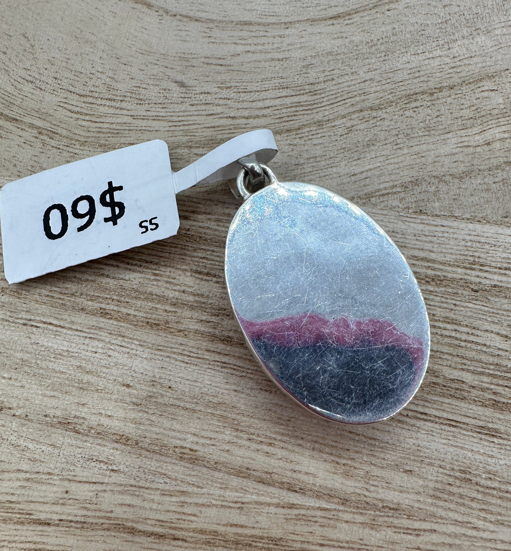 Pink Conch Oval Pendant